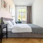 Diplomatica I High Ceilings I Parking I Easy Check-in I Cohost Apartment