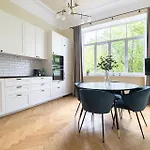 Apartment Diplomatica I High Ceilings I Parking I Easy Check-in I Cohost