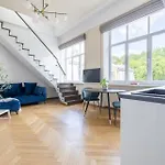 Diplomatica I High Ceilings I Parking I Easy Check-in I Cohost Kaunas