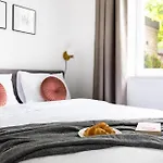 Diplomatica I High Ceilings I Parking I Easy Check-in I Cohost Appartamento