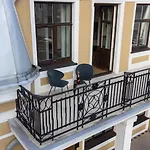 Diplomatica I High Ceilings I Parking I Easy Check-in I Cohost *
