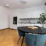 Apartment Diplomatica I High Ceilings I Parking I Easy Check-in I Cohost *