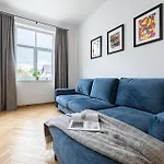 Diplomatica I High Ceilings I Parking I Easy Check-in I Cohost Apartment