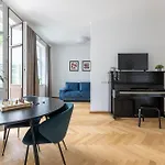 Diplomatica I High Ceilings I Parking I Easy Check-in I Cohost