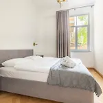 Diplomatica I High Ceilings I Parking I Easy Check-in I Cohost Appartamento