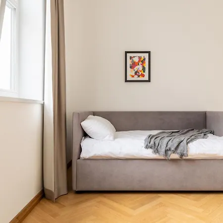 Villa Diplomatica I High Ceilings I Parking I Easy Check-In I Cohost Apartment *