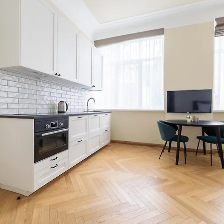 Villa Diplomatica I High Ceilings I Parking I Easy Check-In I Cohost * Kaunas