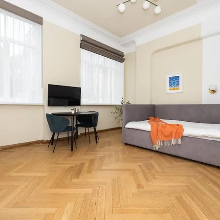 Villa Diplomatica I High Ceilings I Parking I Easy Check-In I Cohost Apartment *
