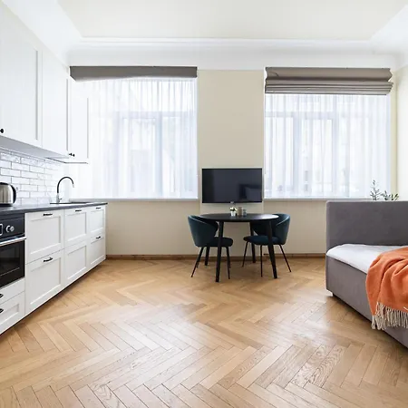 Villa Diplomatica I High Ceilings I Parking I Easy Check-In I Cohost Apartment