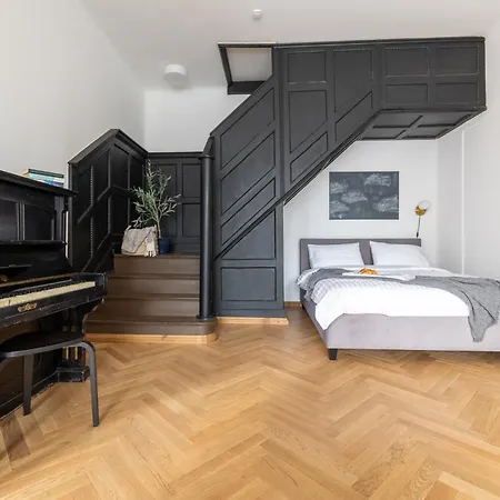 Diplomatica I High Ceilings I Parking I Easy Check-in I Cohost