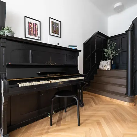 Villa Diplomatica I High Ceilings I Parking I Easy Check-In I Cohost Apartment