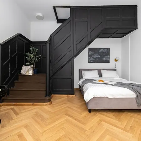 Villa Diplomatica I High Ceilings I Parking I Easy Check-In I Cohost Apartment Kaunas