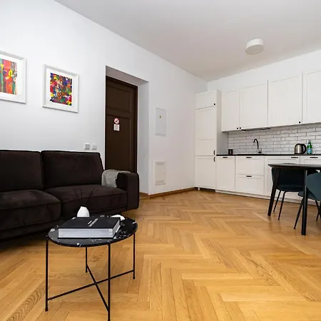 Villa Diplomatica I High Ceilings I Parking I Easy Check-In I Cohost Apartment *