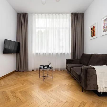 Villa Diplomatica I High Ceilings I Parking I Easy Check-In I Cohost Apartment Kaunas