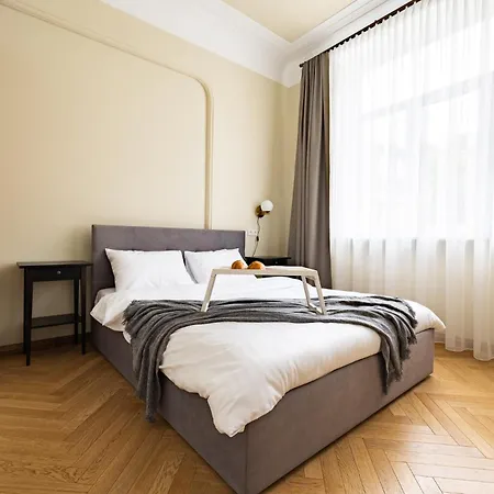 Apartment Villa Diplomatica I High Ceilings I Parking I Easy Check-In I Cohost