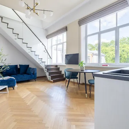 Diplomatica I High Ceilings I Parking I Easy Check-in I Cohost Kowno