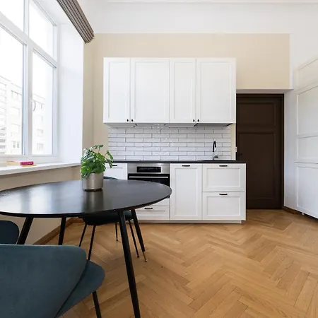 Villa Diplomatica I High Ceilings I Parking I Easy Check-In I Cohost Apartment
