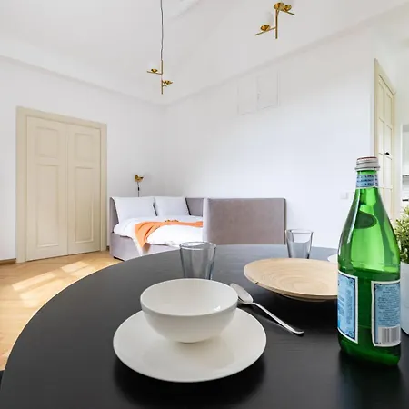 Diplomatica I High Ceilings I Parking I Easy Check-in I Cohost