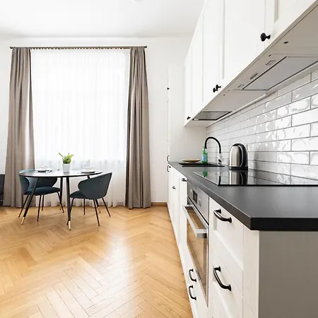 Apartment Villa Diplomatica I High Ceilings I Parking I Easy Check-In I Cohost Kaunas