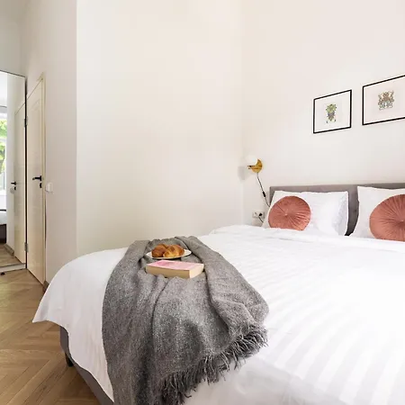 Villa Diplomatica I High Ceilings I Parking I Easy Check-In I Cohost *