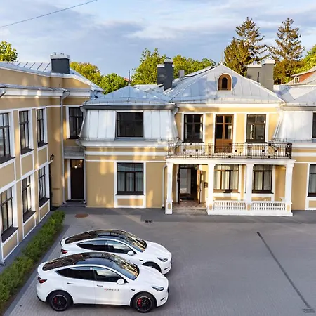 Villa Diplomatica I High Ceilings I Parking I Easy Check-In I Cohost Apartment