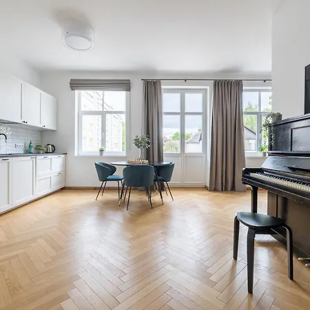Villa Diplomatica I High Ceilings I Parking I Easy Check-In I Cohost Apartment *