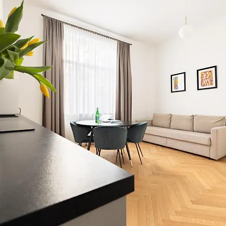 Apartment Villa Diplomatica I High Ceilings I Parking I Easy Check-In I Cohost *