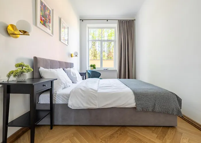 Diplomatica I High Ceilings I Parking I Easy Check-in I Cohost アパート