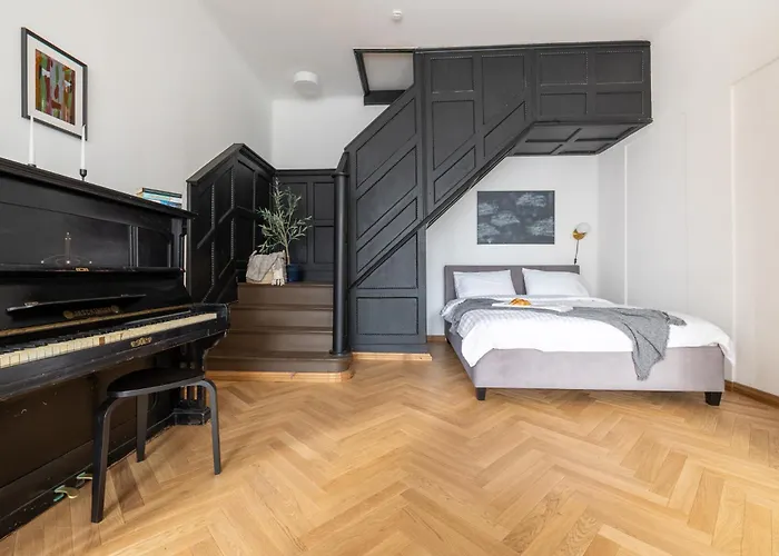 Diplomatica I High Ceilings I Parking I Easy Check-in I Cohost