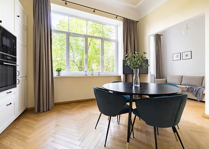 Diplomatica I High Ceilings I Parking I Easy Check-in I Cohost アパート