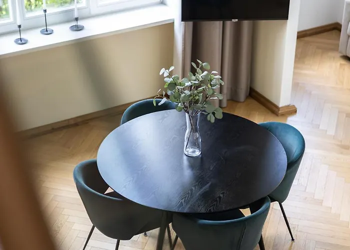 Diplomatica I High Ceilings I Parking I Easy Check-in I Cohost