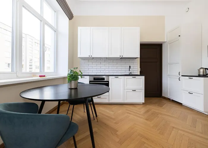 Diplomatica I High Ceilings I Parking I Easy Check-in I Cohost アパート