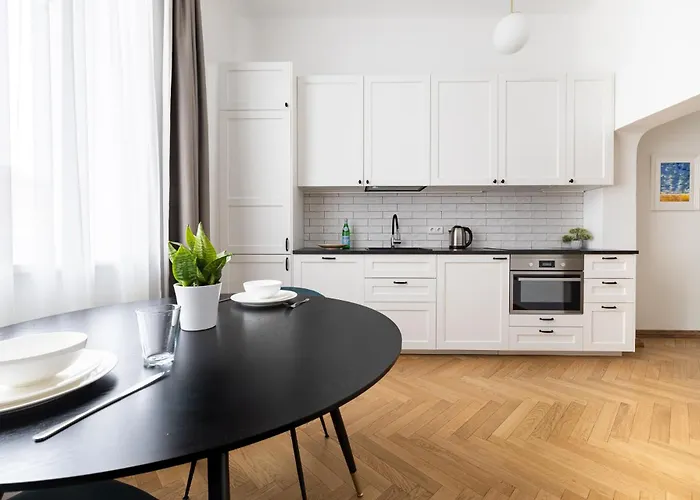 Diplomatica I High Ceilings I Parking I Easy Check-in I Cohost