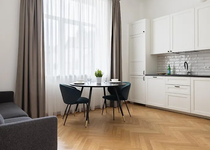 Diplomatica I High Ceilings I Parking I Easy Check-in I Cohost *