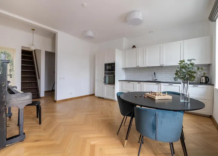 Diplomatica I High Ceilings I Parking I Easy Check-in I Cohost *