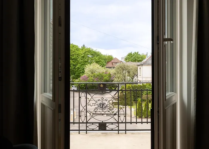 Diplomatica I High Ceilings I Parking I Easy Check-in I Cohost