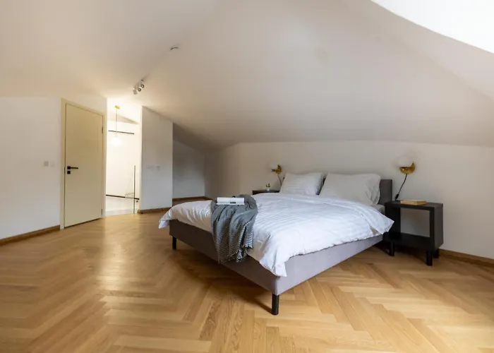 Diplomatica I High Ceilings I Parking I Easy Check-in I Cohost アパート *