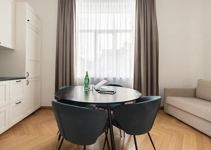 Diplomatica I High Ceilings I Parking I Easy Check-in I Cohost アパート